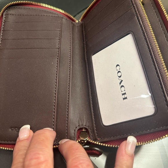 Coach Red Pebbled Leather Medium ID Zip Wallet New Without Tags Coach color 1941 - Picture 13 of 13